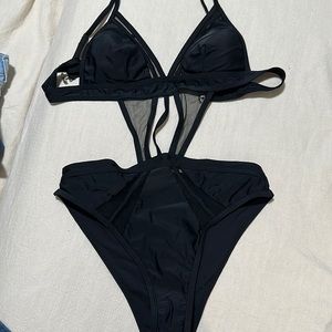 NEVER WORN one piece !